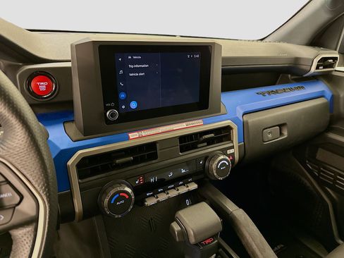 Used 2025 Toyota Tacoma TRD Off-Road image 26