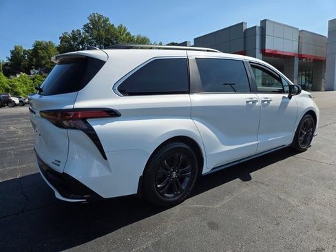 Used 2024 Toyota Sienna XSE w/ XSE Plus Package AWD/4WD image 8