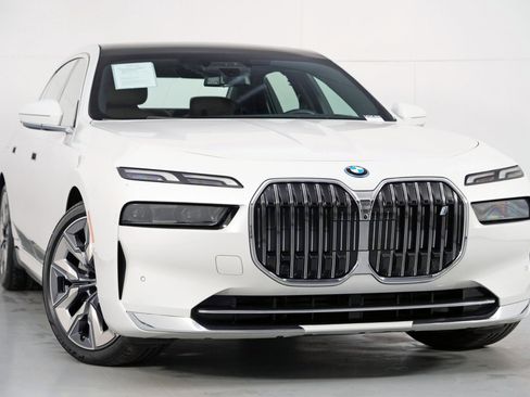 Used 2023 BMW i7 xDrive60 AWD/4WD image 68