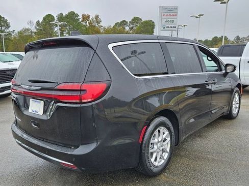 New 2026 Chrysler Pacifica Select FWD image 13