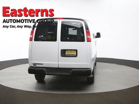 Used 2017 Chevrolet Express 2500 image 38