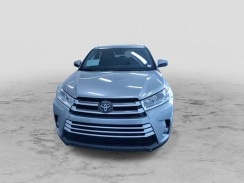 Used 2019 Toyota Highlander Plus w/ Phone Cable & Charge Package image 4