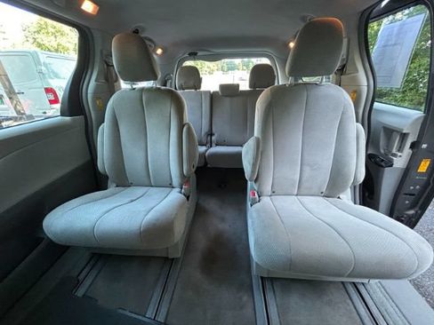 Used 2013 Toyota Sienna L w/ Towing Pkg FWD image 23