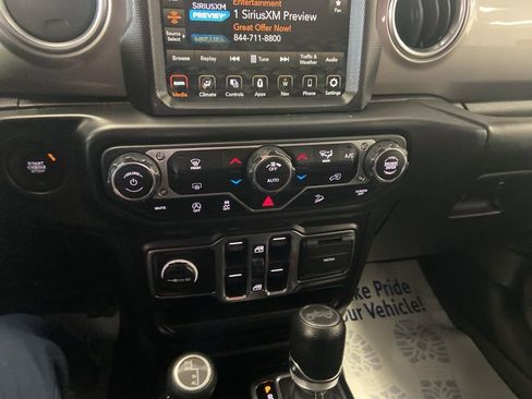 Used 2018 Jeep Wrangler Unlimited Sahara image 41