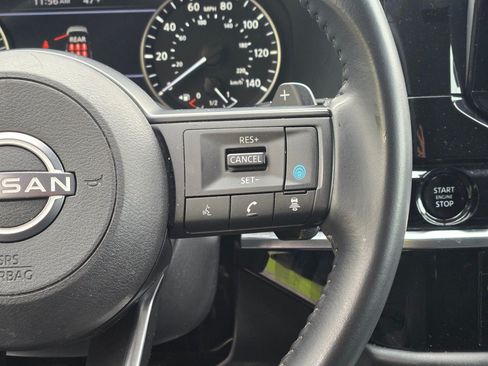 Used 2025 Nissan Pathfinder SV FWD image 32