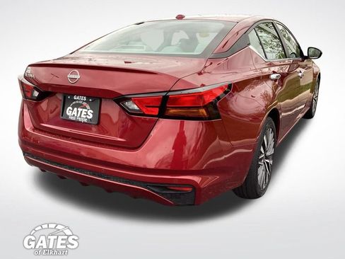 Used 2025 Nissan Altima 2.5 SV FWD image 9