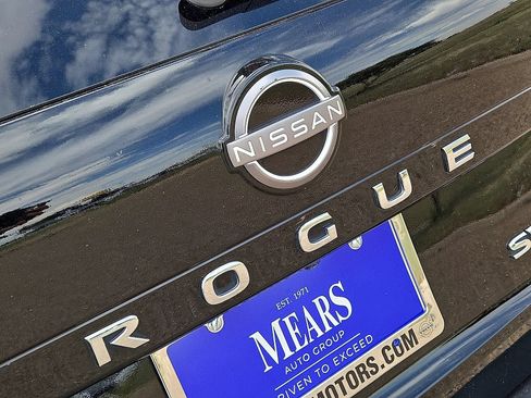 Used 2023 Nissan Rogue SV AWD/4WD image 11