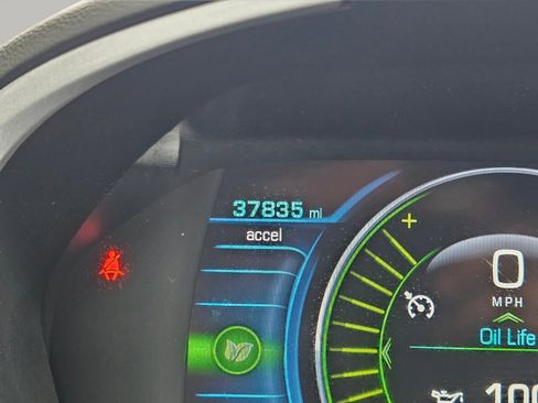 Used 2018 Chevrolet Volt LT w/ Comfort Package image 7