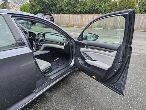 Certified 2018 Honda Accord Touring image 12