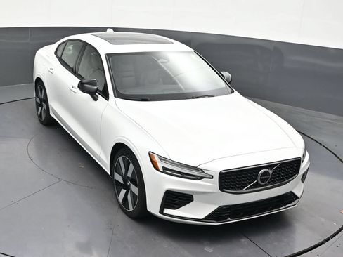 Certified 2024 Volvo S60 T8 Plus AWD/4WD image 23