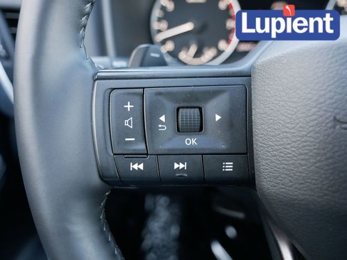 Used 2025 Nissan Rogue SV image 23