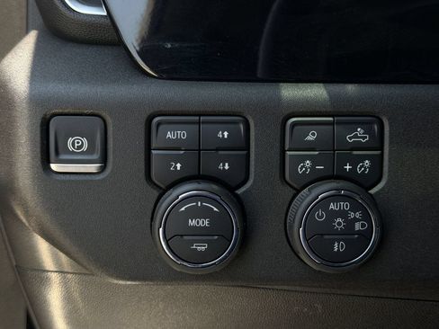 Used 2024 Chevrolet Silverado 2500 LTZ w/ LTZ Convenience Package AWD/4WD image 25