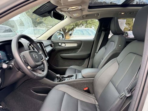 Certified 2025 Volvo XC40 B5 Core image 12