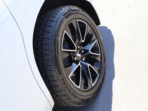 Used 2022 Cadillac Escalade Luxury w/ LPO, Floor Liner Package AWD/4WD image 42