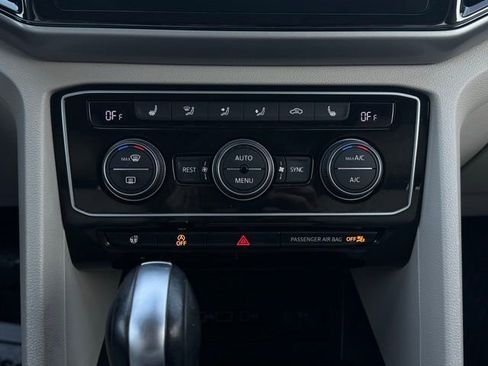 Used 2020 Volkswagen Atlas SEL image 35