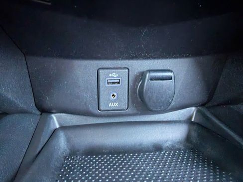 Used 2017 Nissan Rogue S image 23