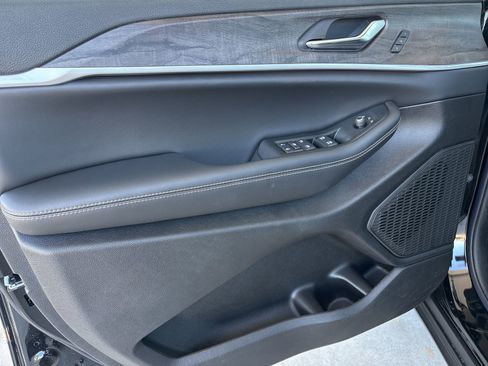 New 2025 Jeep Grand Cherokee Limited w/ Luxury Tech Group II image 10