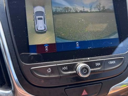 Used 2018 Chevrolet Equinox Premier image 17