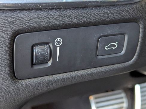 Used 2018 Volvo XC60 T6 R-Design w/ Convenience Package image 18