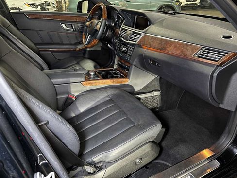 Used 2013 Mercedes-Benz E 550 4MATIC Sedan image 11