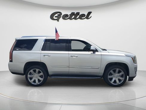 Used 2019 Cadillac Escalade Luxury AWD/4WD image 4