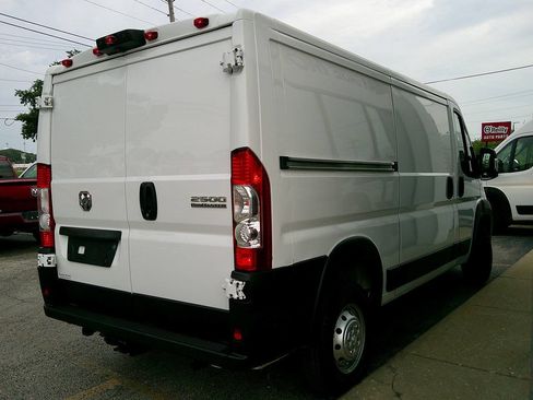 Used 2023 RAM ProMaster 2500 w/ Driver Convenience Group FWD image 5