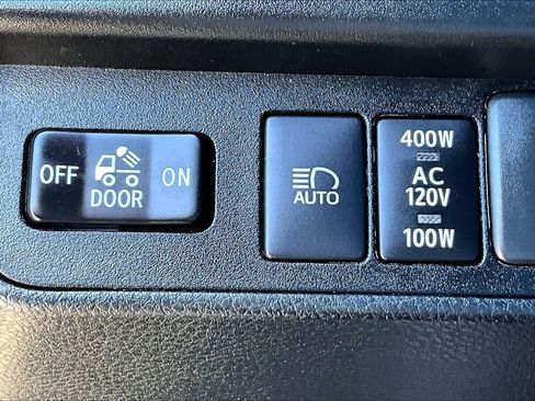 Used 2020 Toyota Tacoma TRD Sport w/ Technology Package AWD/4WD image 32