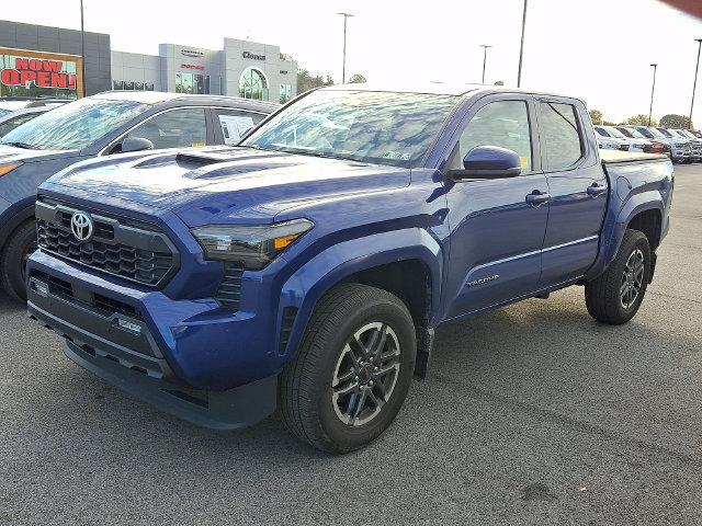 Used 2024 Toyota Tacoma TRD Sport w/ TRD Sport Upgrade Package AWD/4WD image 3