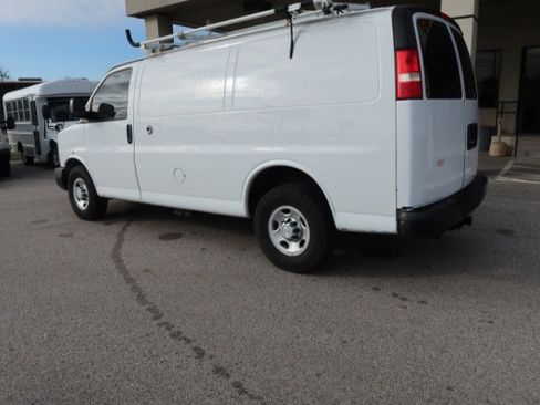 Used 2015 Chevrolet Express 2500 image 6