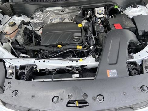 Used 2025 Chevrolet Trax LT w/ LT Convenience Package FWD image 27