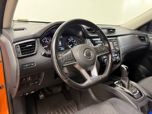 Used 2017 Nissan Rogue SV FWD image 15