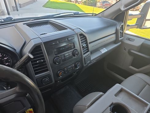 Used 2017 Ford F350 XL w/ Power Equipment Group AWD/4WD image 12