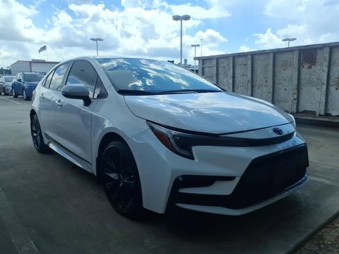 Used 2024 Toyota Corolla SE FWD image 1