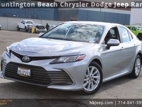 Used 2021 Toyota Camry LE image 7
