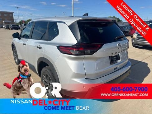 Used 2024 Nissan Rogue S FWD image 3