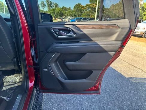Used 2021 Chevrolet Tahoe Z71 w/ Luxury Package AWD/4WD image 12