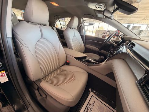Used 2019 Toyota Camry SE image 19
