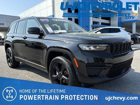 Used 2023 Jeep Grand Cherokee Altitude image 1