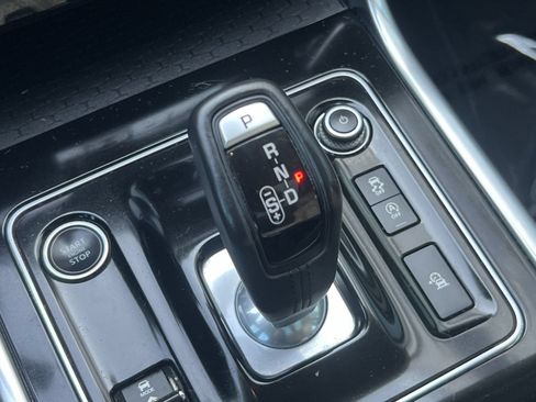Used 2020 Jaguar XE S RWD image 19