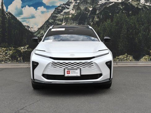 Certified 2025 Toyota Crown Signia AWD/4WD image 5