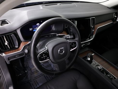 Used 2025 Volvo V60 B5 Cross Country Plus image 22