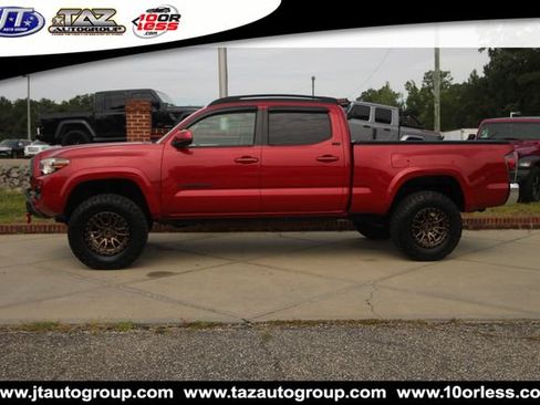 Used 2018 Toyota Tacoma SR5 RWD image 4