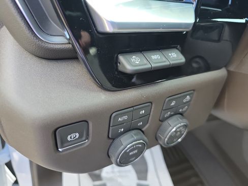 New 2026 Chevrolet Silverado 1500 LTZ w/ LTZ Premium Package AWD/4WD image 19