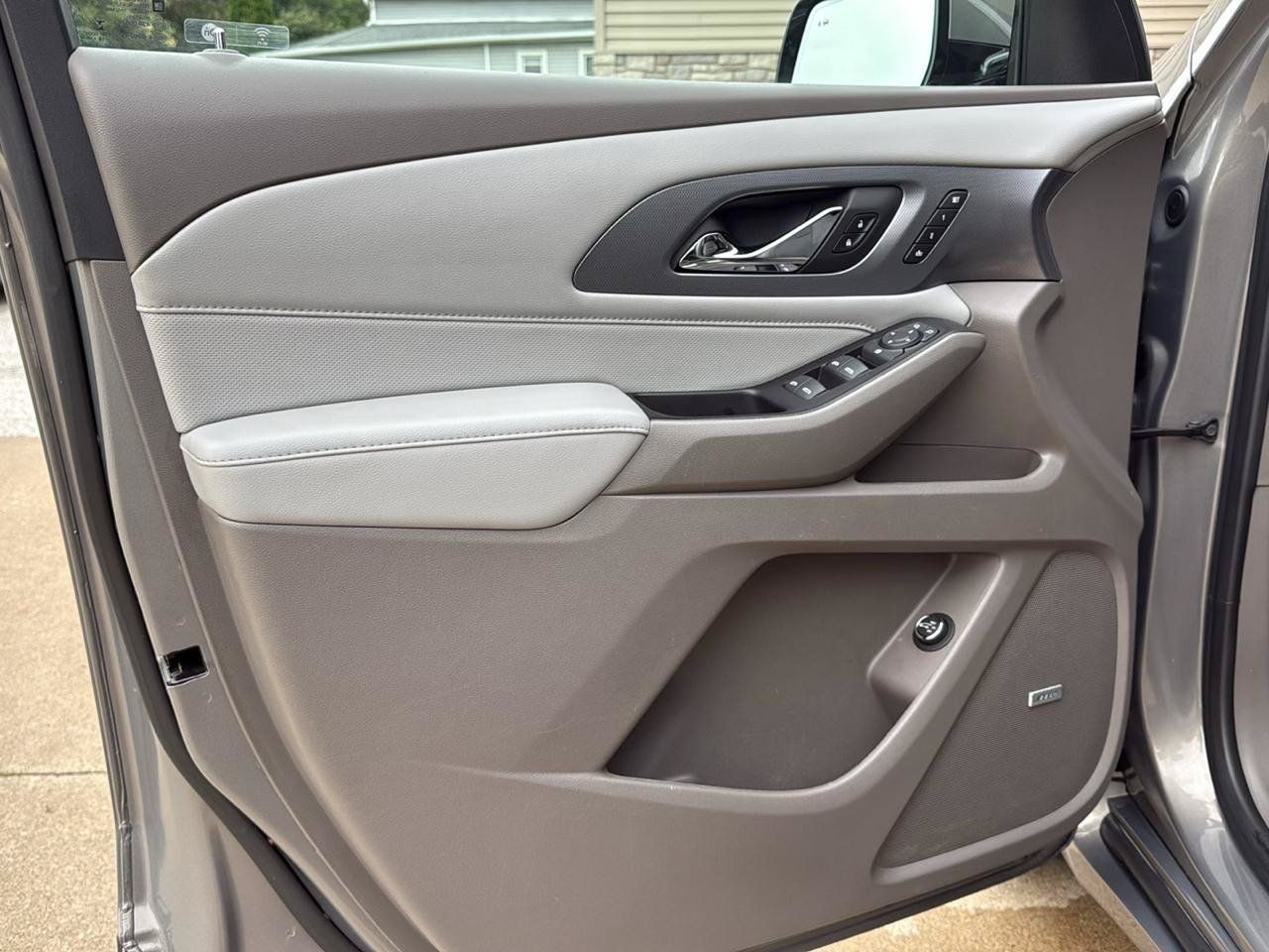 Used 2019 Chevrolet Traverse Premier FWD image 9