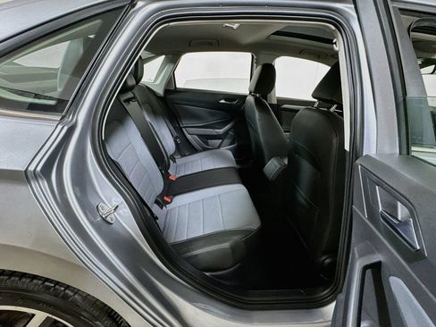Used 2025 Volkswagen Jetta SE FWD image 23