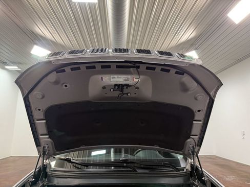 Used 2019 Jeep Cherokee Latitude w/ Comfort & Convenience Group AWD/4WD image 84