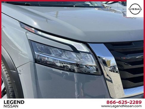 Used 2022 Nissan Pathfinder Platinum AWD/4WD image 5