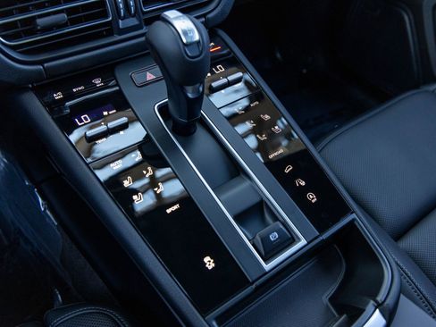 New 2026 Porsche Macan AWD/4WD image 42