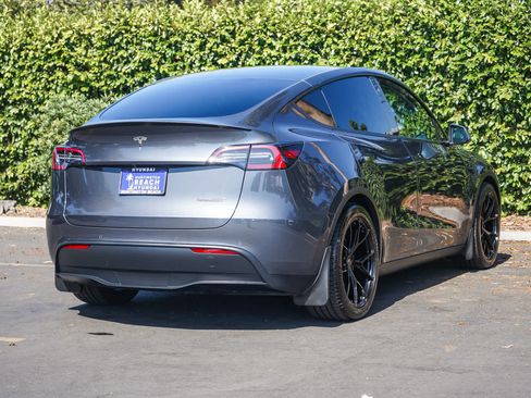 Used 2022 Tesla Model Y Performance AWD/4WD image 6