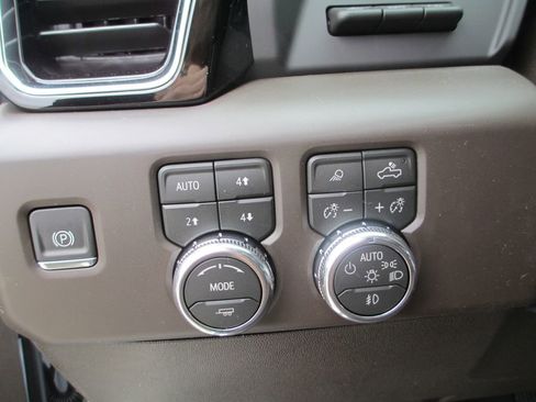 New 2026 GMC Sierra 2500 Denali w/ Denali Reserve Package AWD/4WD image 17